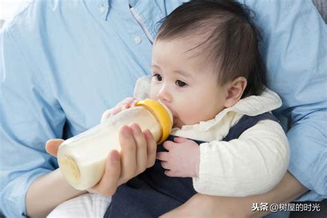 宝宝在喝奶的过程中呛奶怎么办 - 育儿知识