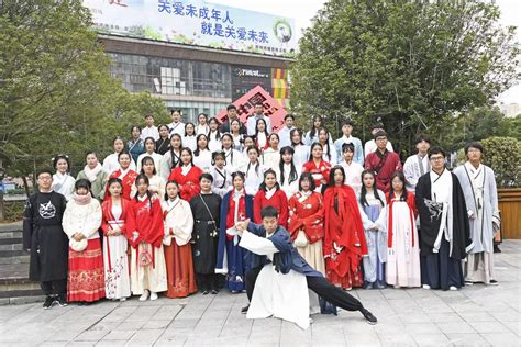 穿汉服游慈城古县衙 外国人在宁波体验中国文化 - 新闻 - 爱汉服