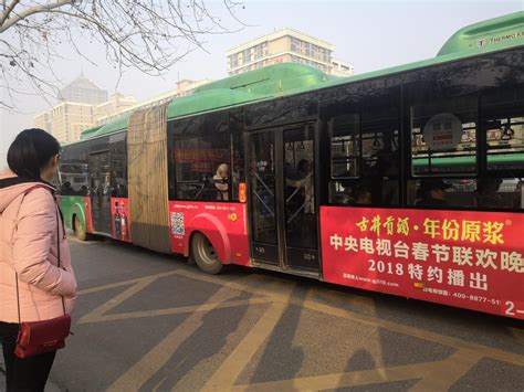 公交车上的下车提示按钮你知道吗? 郑州公交机务队长教你如何及时使用-大河新闻