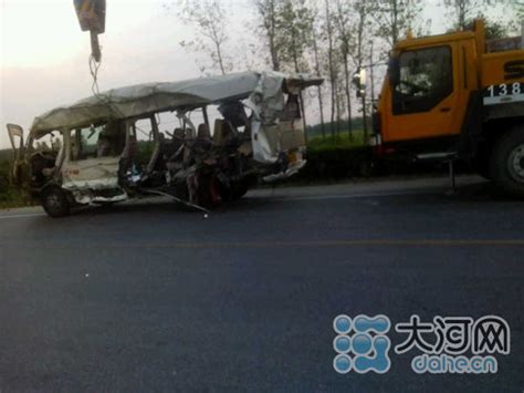今早，绍兴104国道附近发生交通事故，车头撞毁严重_绍兴网