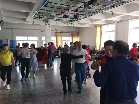 我校老年交谊舞队举办“庆祝新中国七十华诞”表演赛-太原理工大学离退休工作网