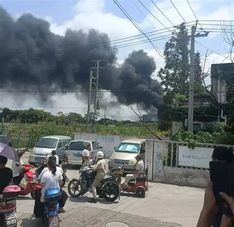 快讯：上海地铁三四号线宝山路站突发大火 列车跳站通过（组图）|大火|火情_凤凰资讯