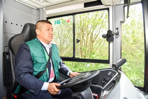 西安46岁公交司机自学英语双语报站获点赞_陕西频道_凤凰网