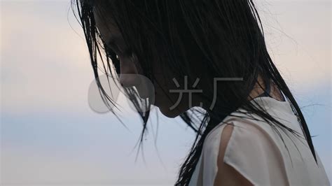 非主流淋雨女生头像