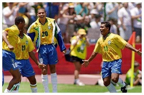 巴西外星人罗纳尔多曾经穿过哪些号码的球衣