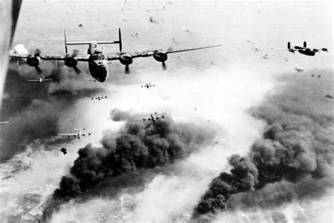 投弹万吨 二战美军3800架战机轰炸德国铺路诺曼底|诺曼底|轰炸机|焦宇_新浪新闻