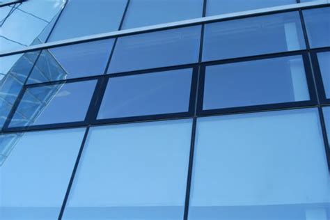 昆明钢化玻璃厂,云南钢化玻璃加工厂家_云南磊洲安全节能玻璃有限公司