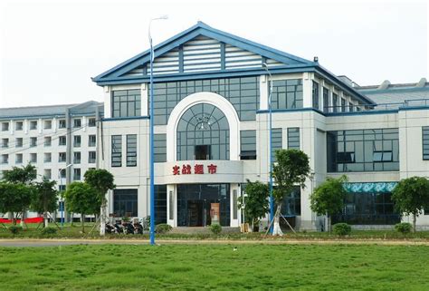 广西柳州铁道职业技术学校，柳州铁道职业技术学院是民办的还是公办的