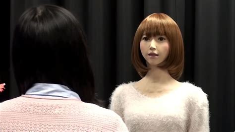 日本女性机器人，造型逼真，与真人无二，但只有富人能买得起