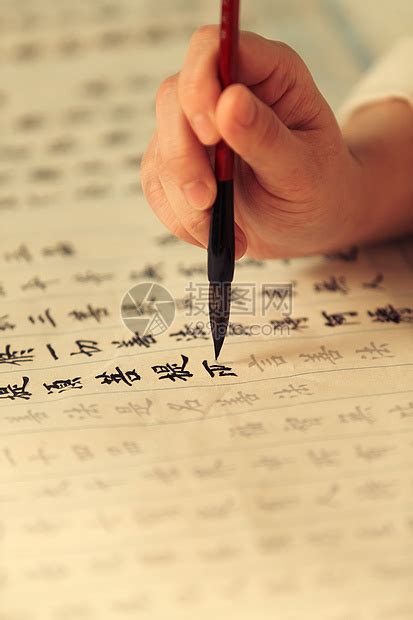 给孩子的毛笔书法课：0基础系统班，轻松写出漂亮毛笔字 _米粒妈咪