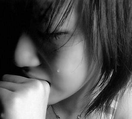 非主流头像女生哭泣