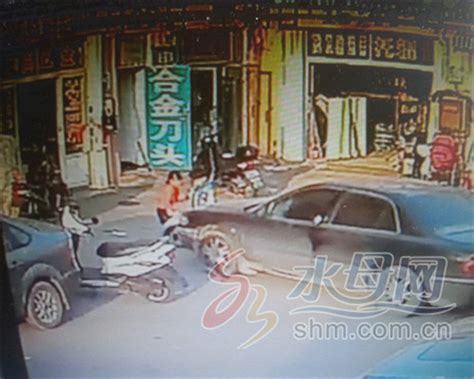 9岁男童偷开父母小车在马路上S形行驶近20分钟，撞车后淡定开车回家_澎湃号·政务_澎湃新闻-The Paper