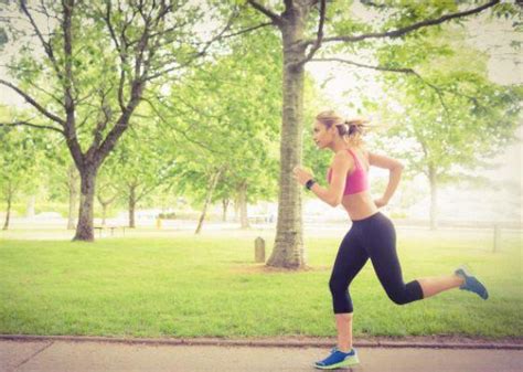一个跑步8年的资深女跑者告诉你：女生坚持跑步到底有哪些好处
