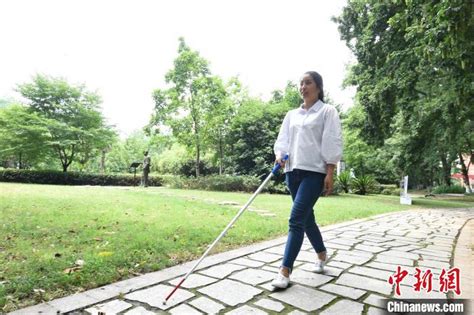 【中国新闻网】励志盲人女孩考取研究生：希望帮助更多残障儿童