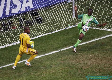 高清图：世界杯法国淘汰尼日利亚 全队庆祝进球 体育新闻 烟台新闻网 胶东在线 国家批准的重点新闻网站