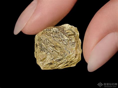 Rio Tinto出售一颗74.48ct黄钻原石“Diavik Helios” – 我爱钻石网官网