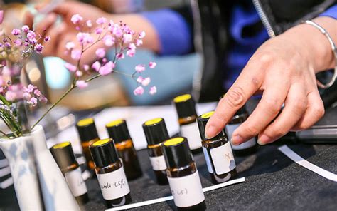 《2022中国香水行业研究白皮书》发布： 香氛新赛道发展迅速，“情绪疗愈”成为消费重要关注点_凤凰网