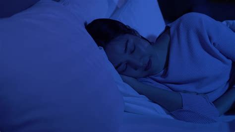 “秒睡”可能是病！女子频频犯困、大笑晕倒，医生：或影响终身