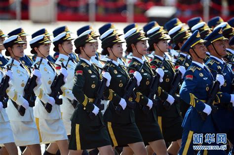 朝鲜阅兵式的风采，女兵方队的大鹅步太震撼了