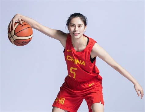 颜值与实力并存 场均助攻高居前四 她就是中国女篮“克里斯保罗”|王思雨|中国女篮|克里斯保罗_新浪新闻