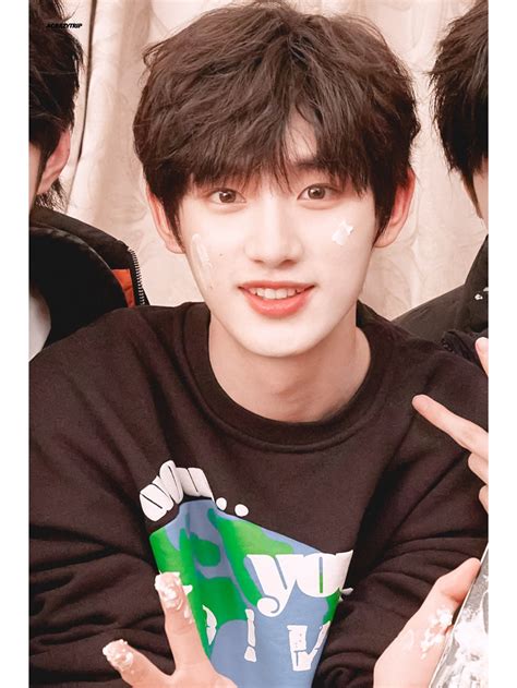 丁程鑫女装图片