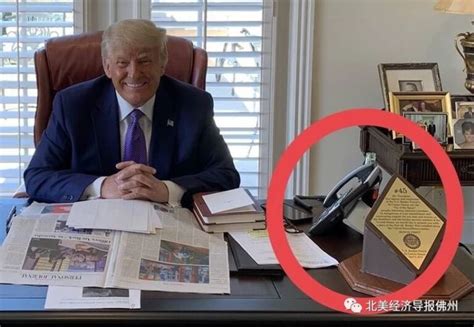 特朗普的新办公室照片曝光，桌上放有美墨边境墙纪念品_凤凰网