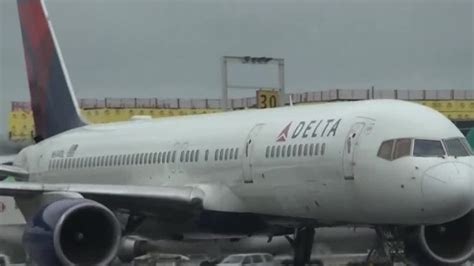 美国交通部：将从16日起暂停中国民航班机赴美_凤凰网视频_凤凰网
