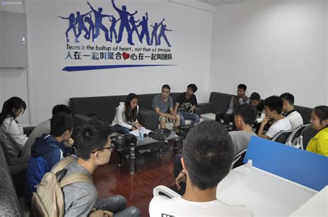 学校被认定为武汉市创业孵化示范基地