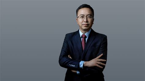 荣耀CEO赵明：手机端侧个人“大”模型是未来探索方向_凤凰网视频_凤凰网
