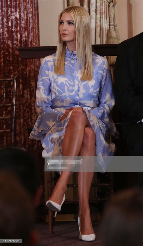 伊万卡·特朗普国务院会议上挥洒美丽，浅蓝色连衣裙美极了