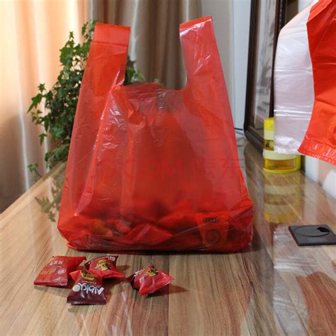 超市里卖的垃圾袋跟普通的塑料袋有什么区别？能用来装衣服和食品吗？-