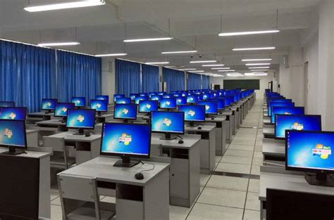 计算机技术与应用系赴西宁市城北区双创中心商谈合作事宜-工作动态-青海大学计算机技术与应用系