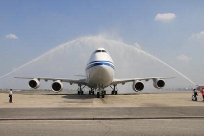 引擎马力全开 波音747起飞只要24秒600米跑道_凤凰网视频_凤凰网