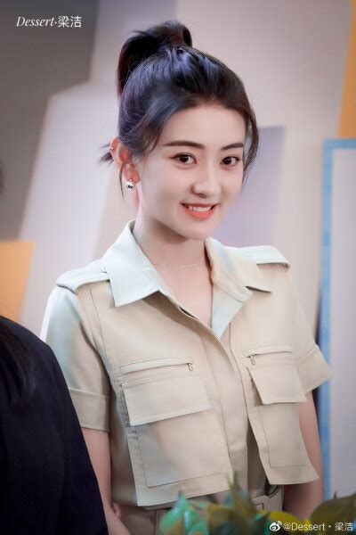 梁雅图片