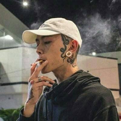 非主流纹身头像男生背影