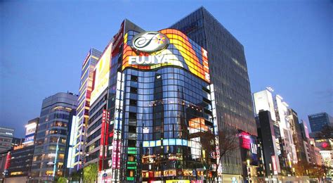 银座：东京最著名的商业区，聚集了界大牌商店，真是购物的天堂！