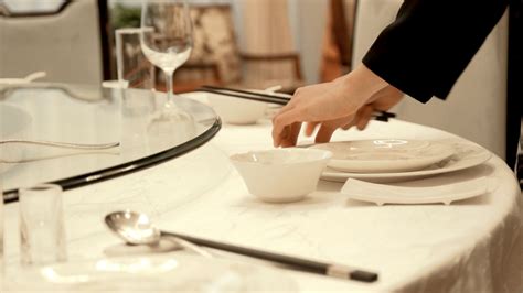 摆餐具标准,餐具摆放标准,中餐餐具摆放标准_大山谷图库