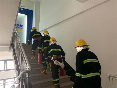 保卫处配合市消防支队拍摄灭火疏散演练消防宣传片-青岛科技大学保卫处
