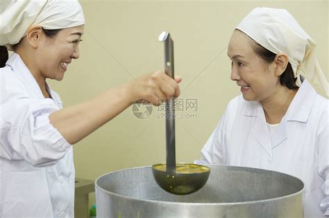 中年女性食堂做饭高清图片下载-正版图片502151605-摄图网