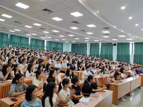 思政第一课 | 端正思想，摆正态度-广州华商学院数据科学学院