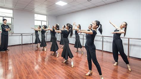 《敦煌乐舞》在第十二届中国艺术节 中心舞台华丽登场 - 文化甘肃 - 文化甘肃网