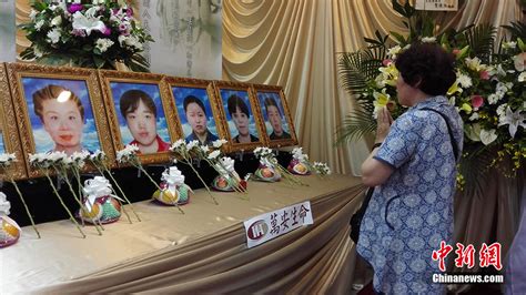 台湾“7·19”事故罹难者家属到灵堂吊唁