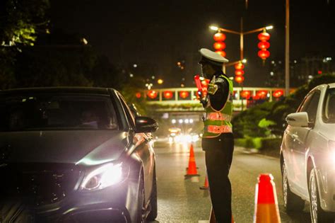 「资讯」香港警察打击非法飙车，4辆改装车中竟有3辆本田_凤凰网汽车_凤凰网