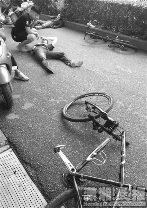 南昌一自行车撞上电动车致电动车驾驶员身亡 自行车主忙着上班打卡凤凰网江西_凤凰网