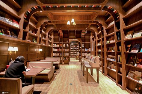 「书店设计」历史感与厚重感的艺术空间_空间优化丨橘子君-站酷ZCOOL