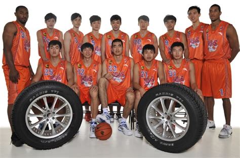 CBA 上海东方大鲨鱼玛吉斯轮胎篮球队 新赛季球队介绍 - 上海大鲨鱼 - 虎扑社区