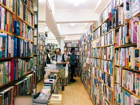 2022乐文书店(西洋菜街店)购物,书店的经营者隐藏在一堆的书...【去哪儿攻略】