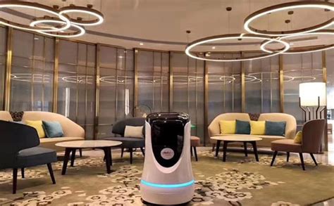 打造智慧酒店一定少不了酒店服务机器人_一米机器人-专注酒店人工智能服务