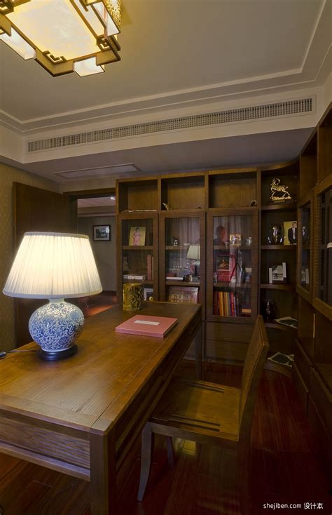 2013中式风格复式家装书房书架椅子书桌壁纸吊灯台灯装修效果图 ...