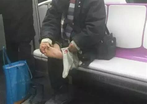 抠脚大汉表情包图片